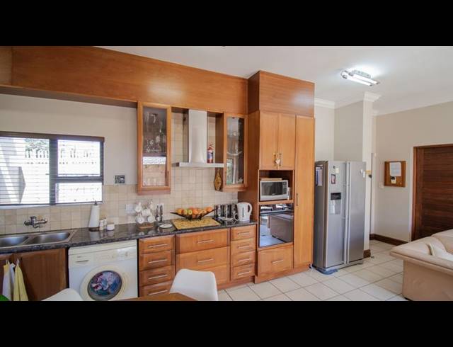 2 BEDROOM TOWNHOUSE FOR SALE IN RETIRE AT MIDSTREAM